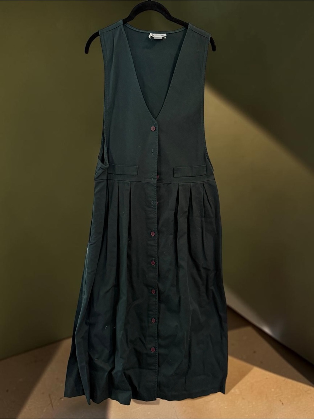 Classic Sleeveless Button-Front Dark Green Dress